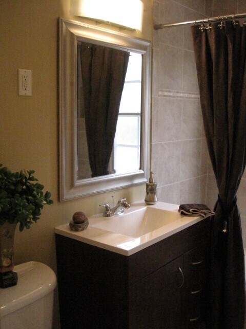 Building Photo - 410 Monroe Dr