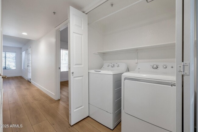 Building Photo - 9990 N Scottsdale Rd