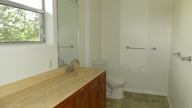 Building Photo - 15606 Santa Fe Dr