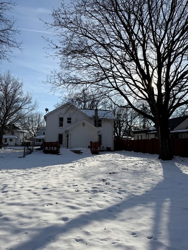 Building Photo - 308 E Argyle St