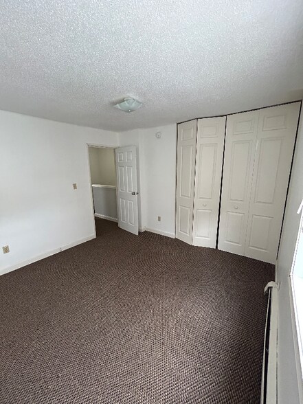 Building Photo - 1512 1st St E