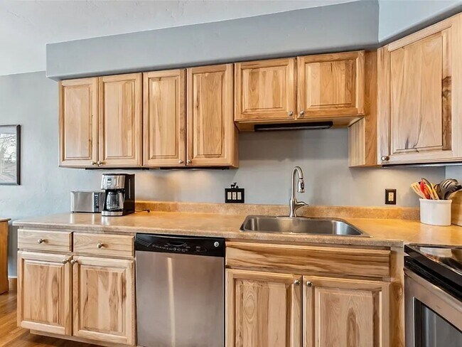 Building Photo - Winter Seasonal Rental- Woodworks 6726