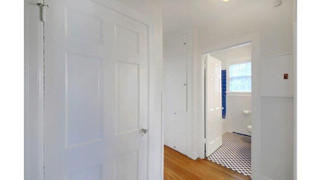 Building Photo - 401 E 33rd St
