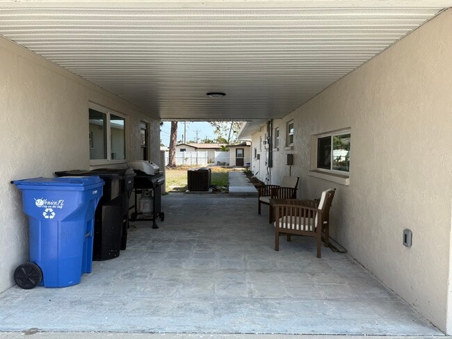 Building Photo - 908 Harbor Dr S
