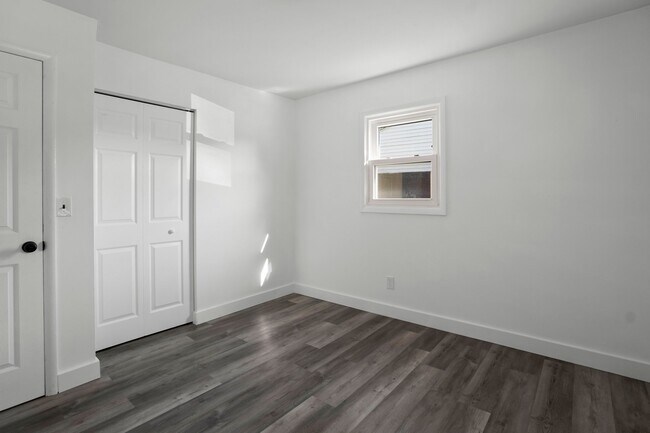 Building Photo - 2474 Thornton Dr