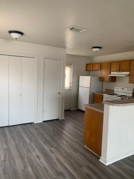 Building Photo - 4210 Primrose Dr