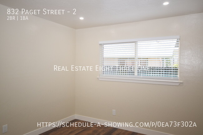 Building Photo - Newly Renovated Live Oak 2 bedroom / 1 bat...