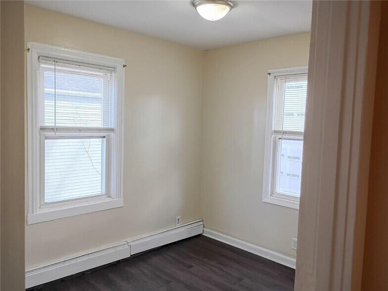 Building Photo - 278 Sayles St