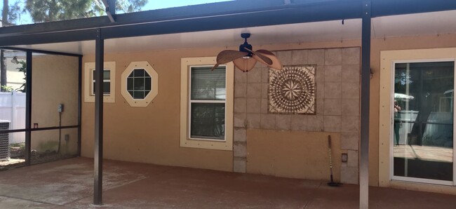Building Photo - 4 bedroom 2 bath