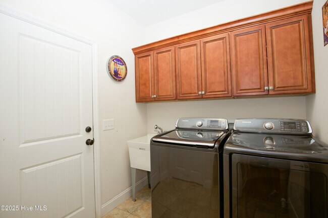 Building Photo - 5 Kemper Woods Ct