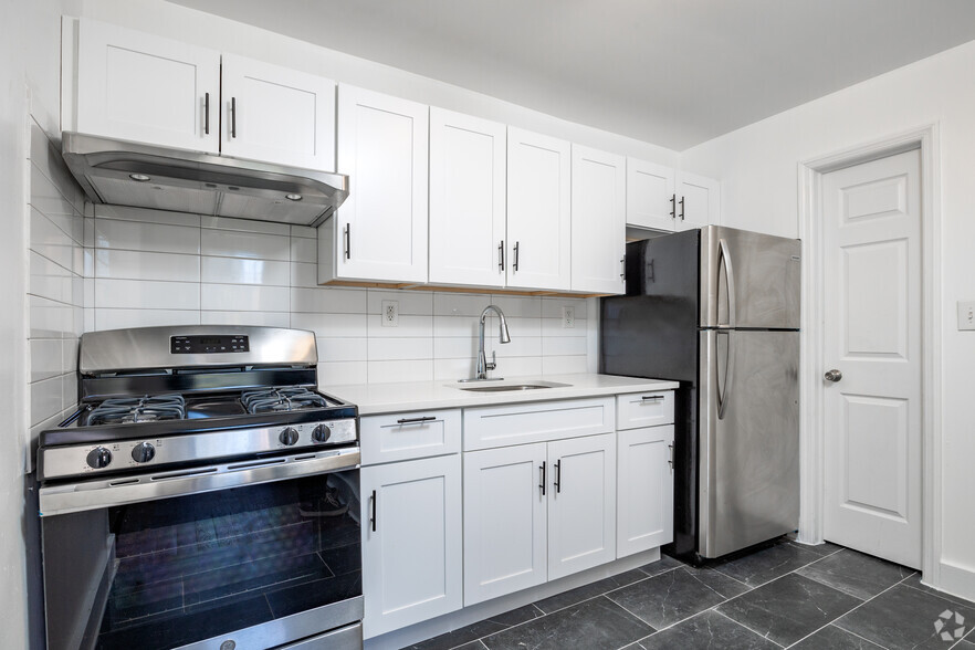 2BR, 1BA - 106 South Harrison Street