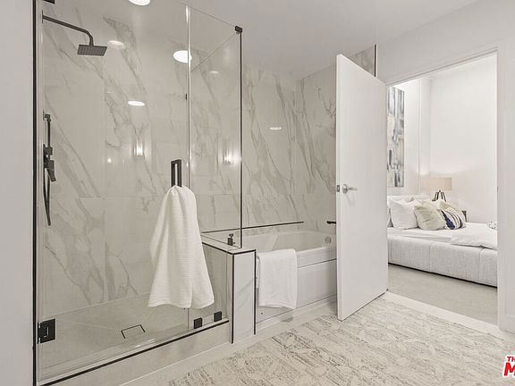 Building Photo - 1130 Flower St