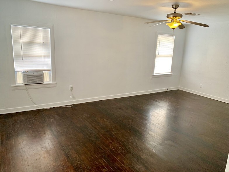 Building Photo - 2016 Dunlavy St