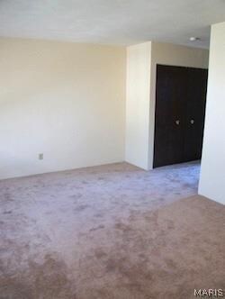 Building Photo - 810 White Oak Dr