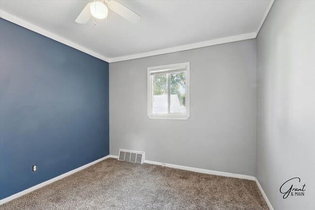 Building Photo - $1400 3 bedroom bungalow