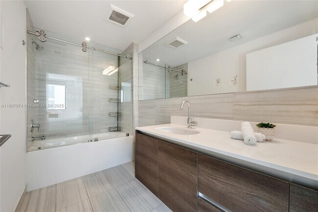 Building Photo - 301 Altara Ave