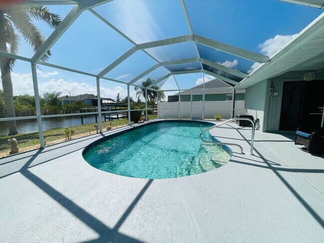Building Photo - SOUTH GULF COVE-WATERFRONT POOL HOME!