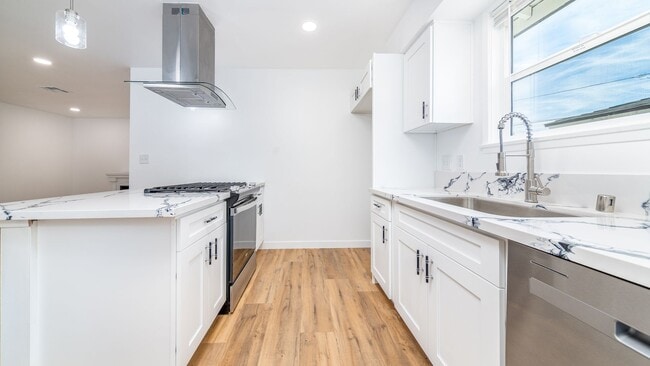 Building Photo - Fully Renovated 2 Bed • 1.5 Bath Duplex