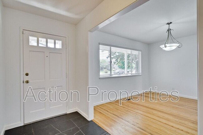 Building Photo - 350 Chesley Ave