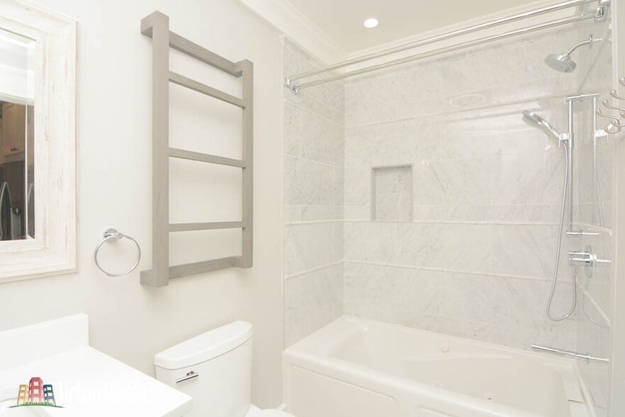 Building Photo - 3455 N Hoyne Ave