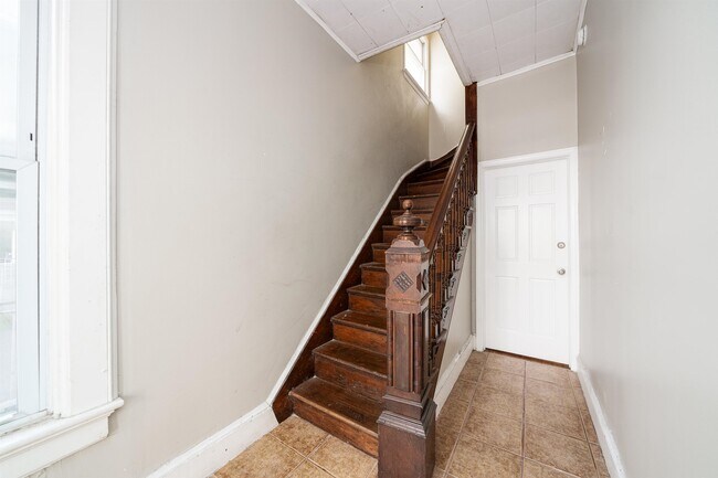 Building Photo - 39 Winfield Ave