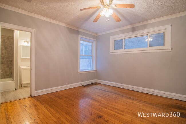 Building Photo - 7839 S Kingston Ave