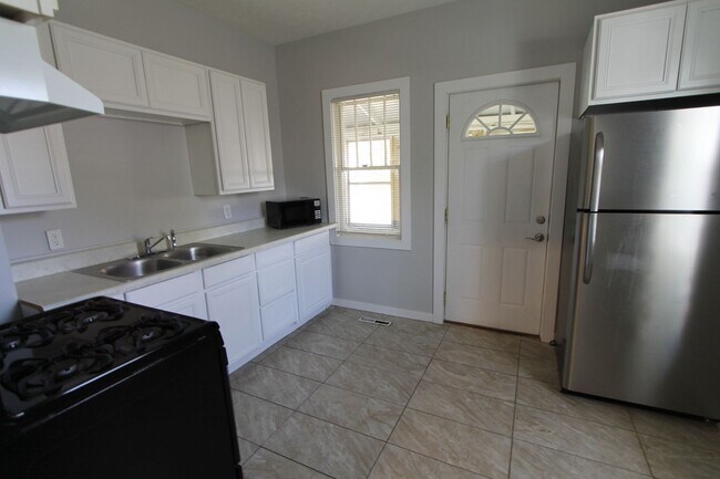 Building Photo - Lovely South Omaha Home. Available Soon!  Appliances Included