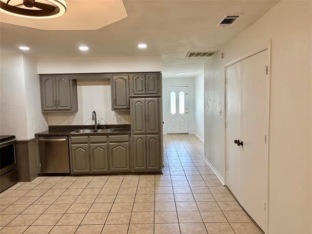 Building Photo - 3900 San Mateo Dr