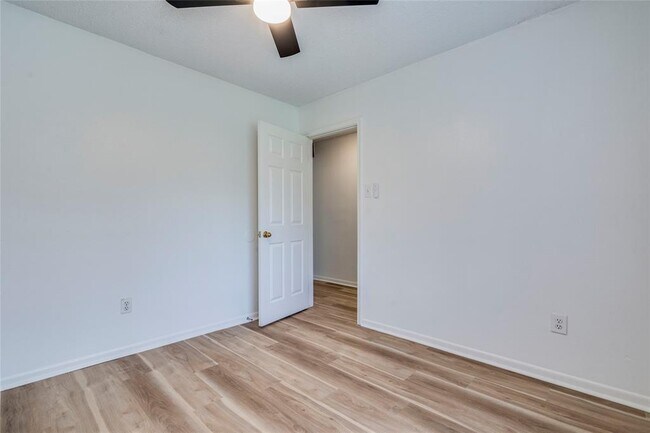 Building Photo - 1306 Glenda Dr