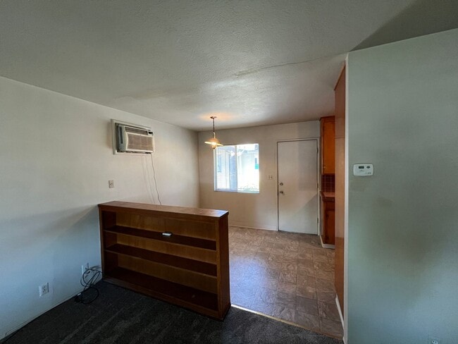 Building Photo - Single story one bedroom unit with covered carport!