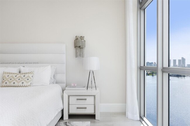 Building Photo - 17301 Biscayne Blvd