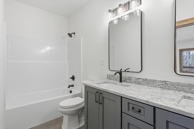 Building Photo - 106 Fairway Cir