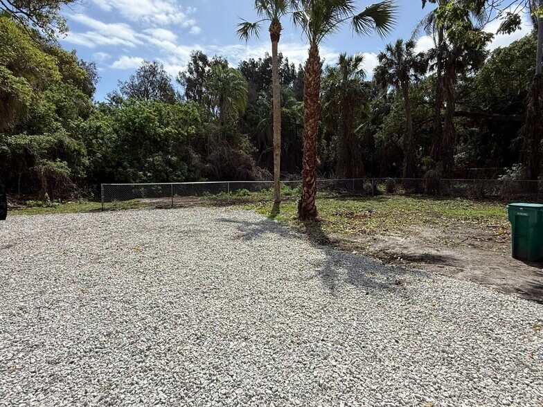 Building Photo - 2601 Dairy Rd