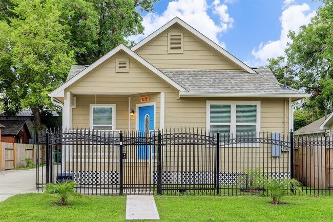 Primary Photo - 7112 Avenue L