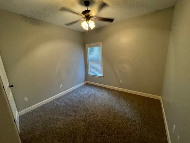 Building Photo - 3/2 for Rent in Farmington Station! Availa...