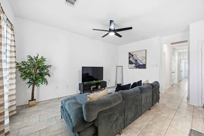 Building Photo - 3825 Easy St