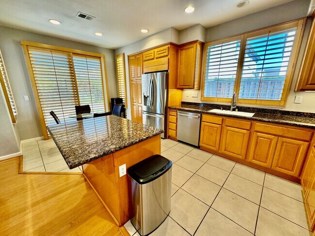 Building Photo - 12 Amberwood Cir