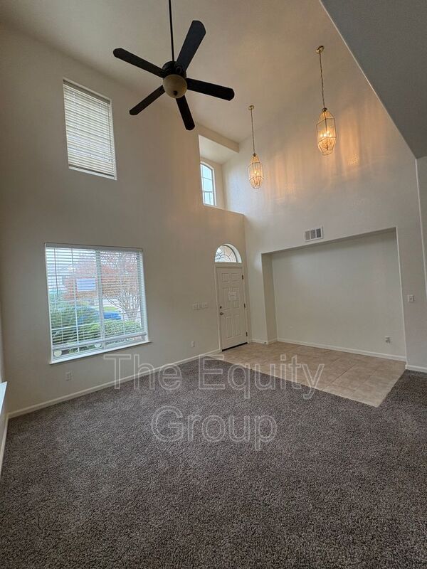 Building Photo - 2650 S Peppertree St