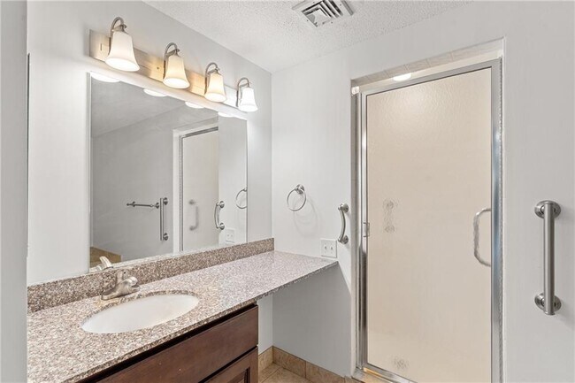 Building Photo - 30 Argyle Ave