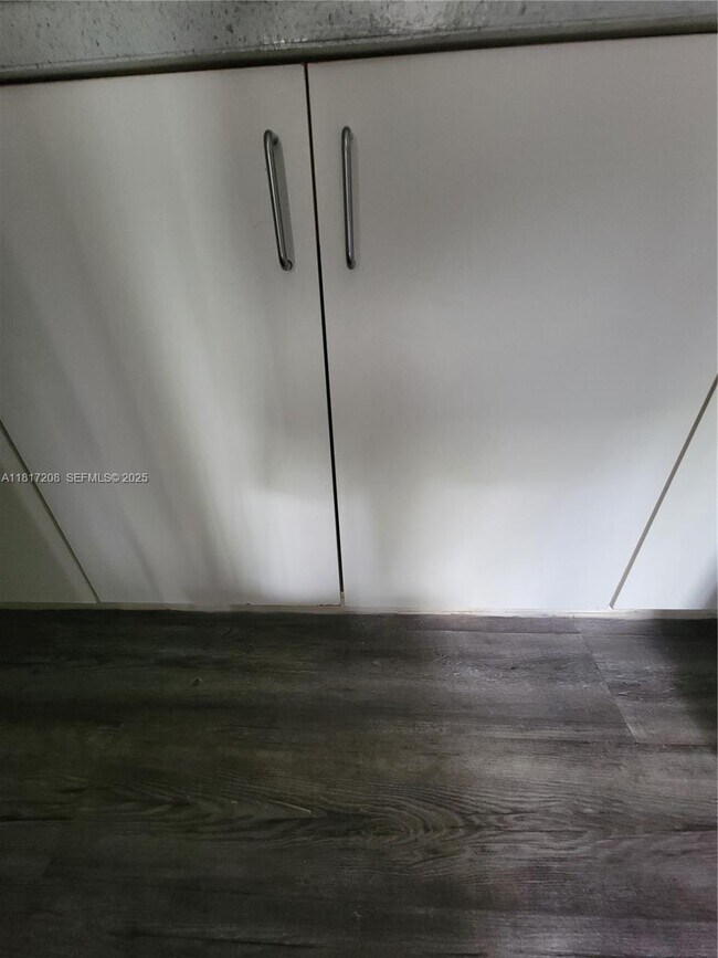 Building Photo - 4844 N State Rd 7