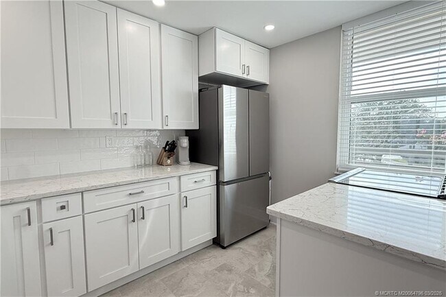 Building Photo - 1950 SW Palm City Rd