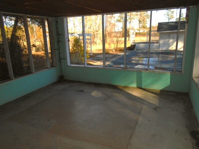 Building Photo - 3 Bedroom 2 Full Bathroom, Brick, Tri-Level Home in Mill Creek Farms Available Now!