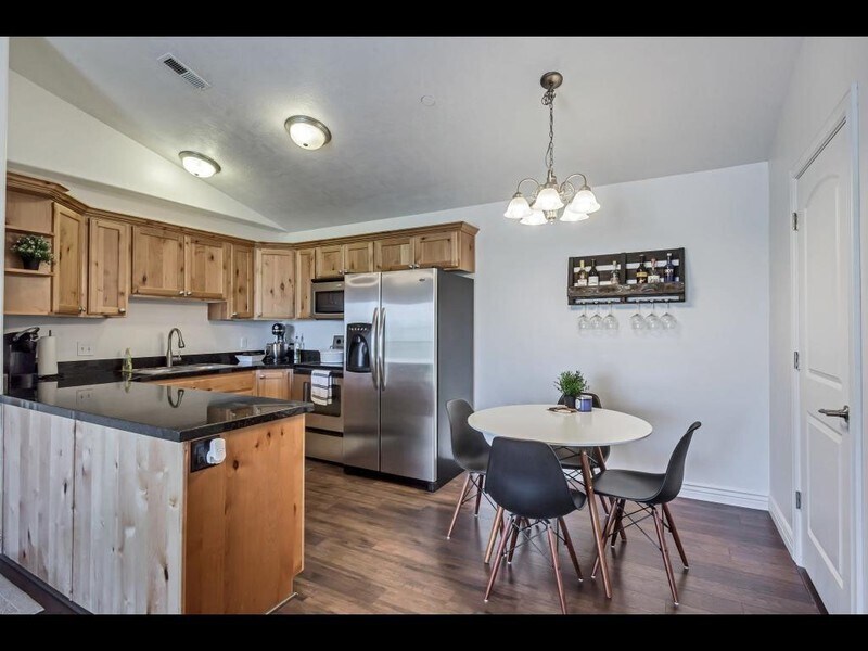 Building Photo - 986 W 270 S