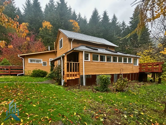 Primary Photo - Peaceful Home Among the Evergreens in Eddy...