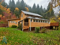 Building Photo - Peaceful Home Among the Evergreens in Eddy...