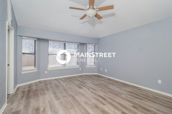 Building Photo - 3 Bedroom Pet-Friendly Home in EDMOND, OK with Main Street Renewal