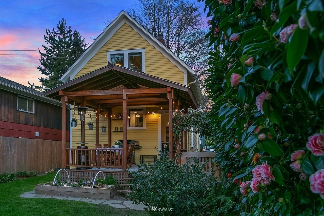 Building Photo - 6215 27th Ave NE