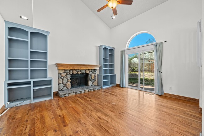 Building Photo - 5401 N Wagonwheel Trail