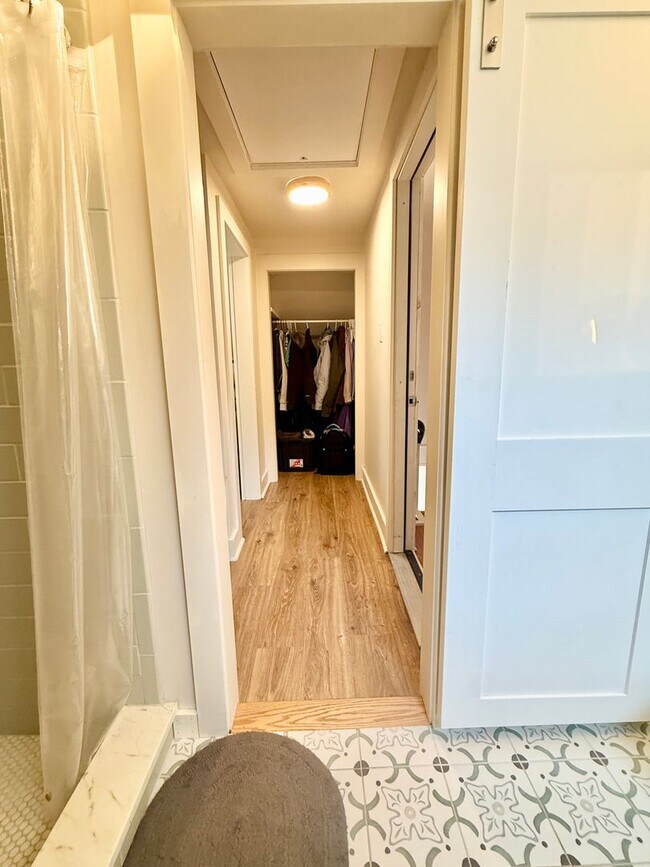 Building Photo - All Inclusive West End Condo-Fully Furnished with Parking!