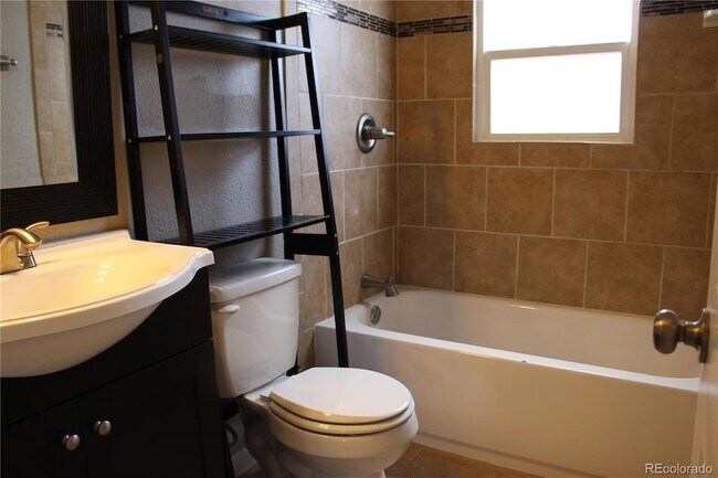 Building Photo - 1811 W Bijou St